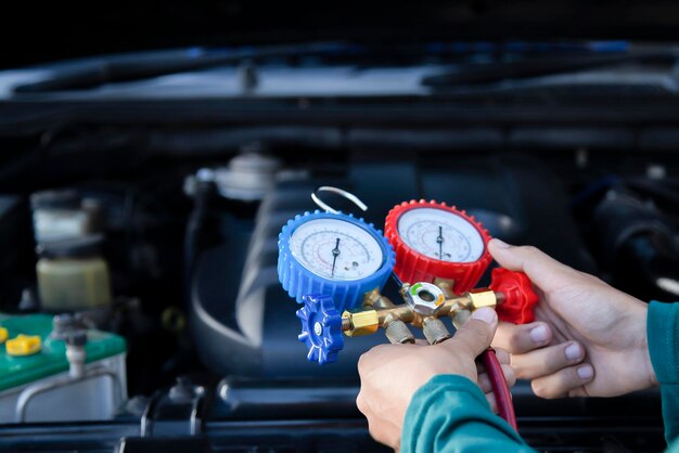 Car air conditioner check service leak detection fill refrigerant