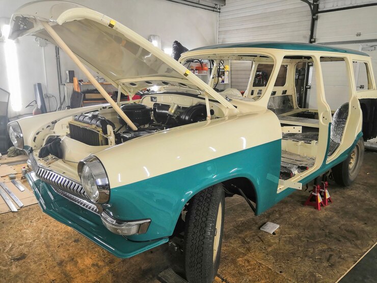 サービスステーションの修復物の車体