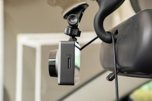 Автомобильная камера видеонаблюдения для обеспечения безопасности вождения на дороге