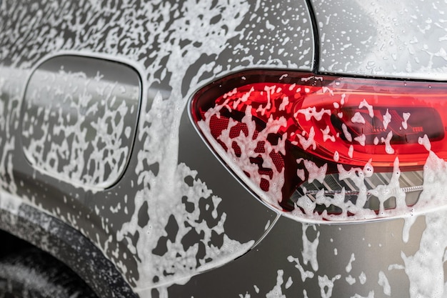 Фото Чистка и мойка автомобиля пенным мылом