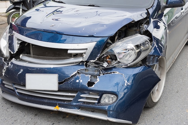 Incidente stradale da incidente d'auto sulla strada in una città