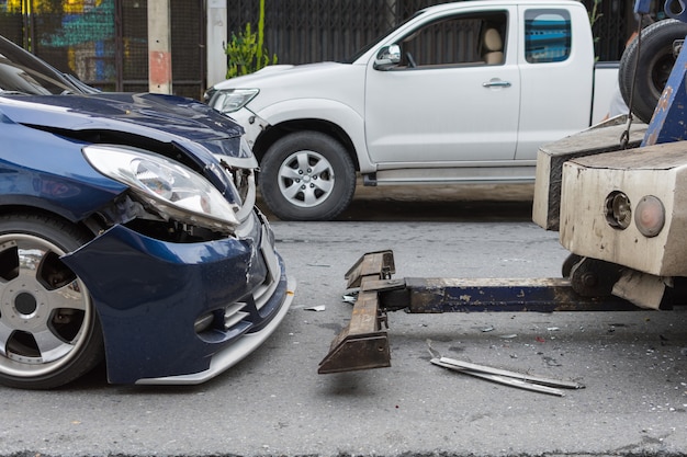 Foto incidente stradale da incidente d'auto sulla strada in una città