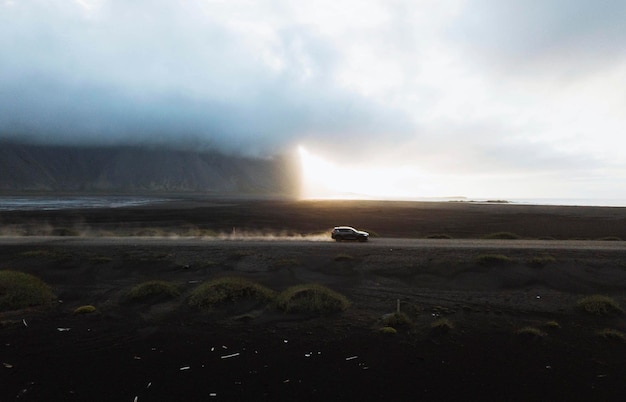 아이슬란드 남동부의 스톡스네스 반도에서 자동차 운전