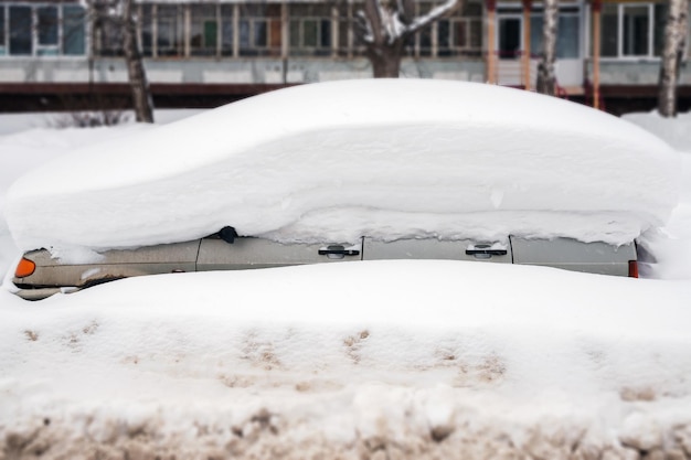 冬は車が雪で覆われる