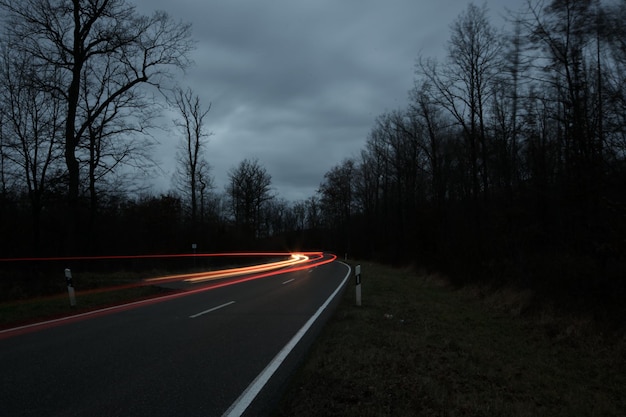 Photo car lights befor sunrise