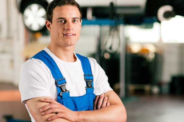 Car mechanic in workshop