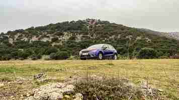 Photo car in the middle of the field pollution of car are danger to environment