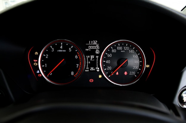 Car miles or speedometer scoring with icon and number of car on\
dashboard.