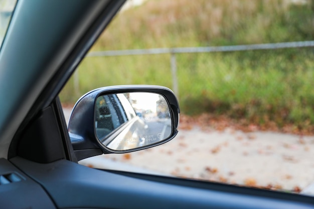 Photo car mirror reflects the past capturing memories nostalgia and the road traveled symbolizing self
