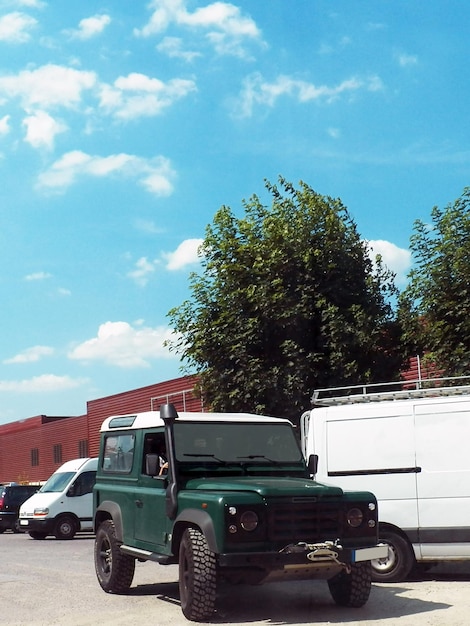 Photo car movement on road against blue sky