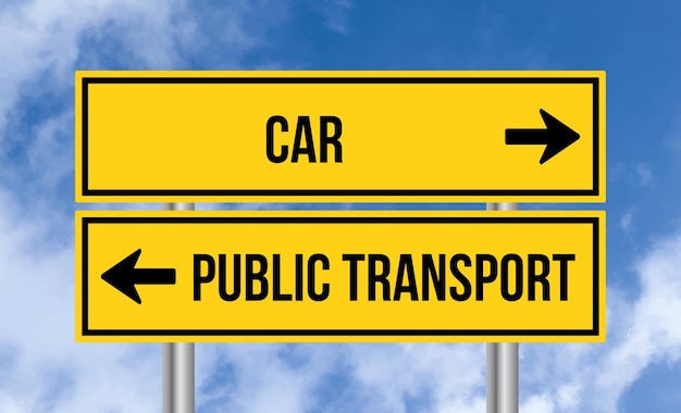 Фото Дорожный знак для автомобилей или общественного транспорта на небесном фоне