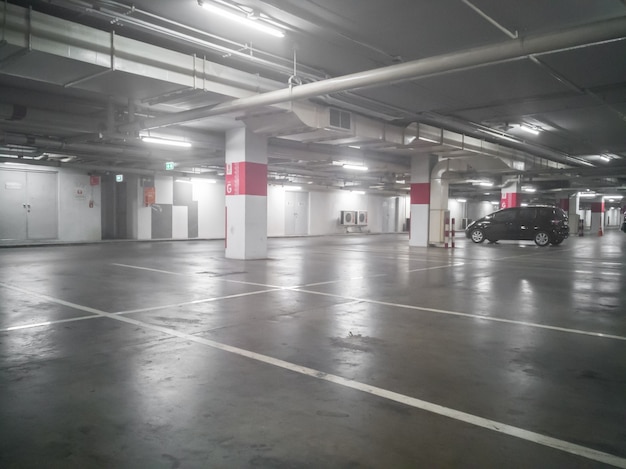 Photo car park in underground parking lot at department store, soft focus