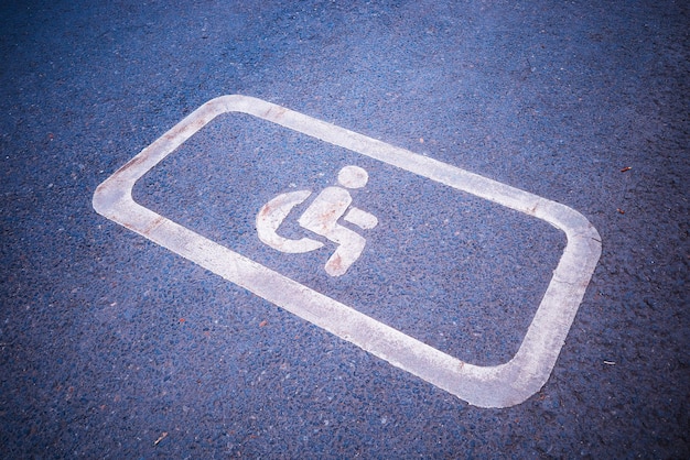 Foto parcheggio per persone disabili contesto di trasporto