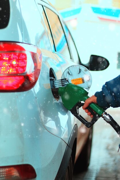 ガソリンの車の給油