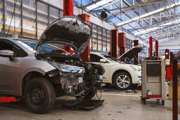 Photo car repair in garage service station with softfocus and over light in the background