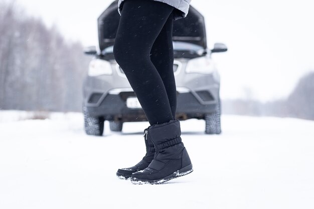 Car repair on the road in winter