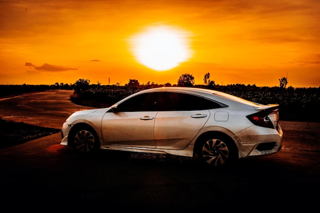 Photo car on road against orange sky