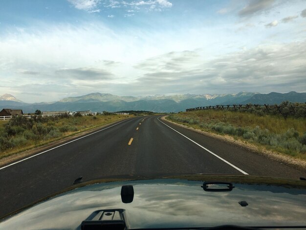 Photo car on road against sky