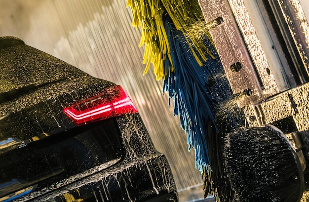 Foto pulizia con sapone per lavaggio auto