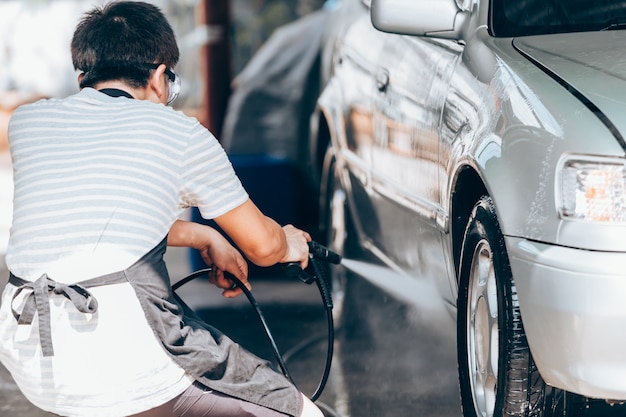 Pulizia lavaggio auto, pulizia auto con acqua ad alta pressione