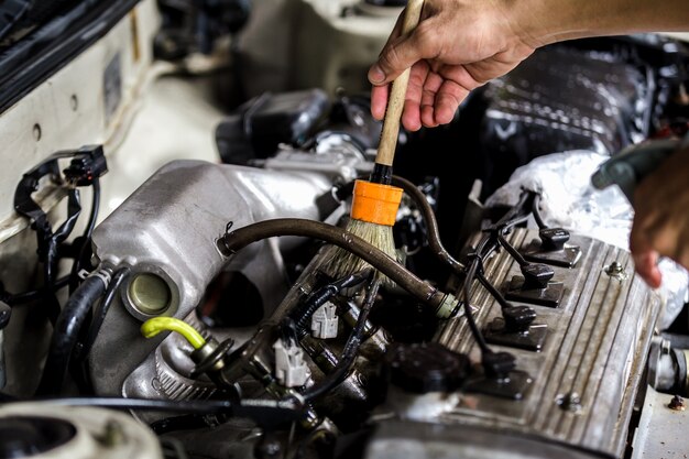 Как почистить не снимая головки Premium Photo Car in repair and service center