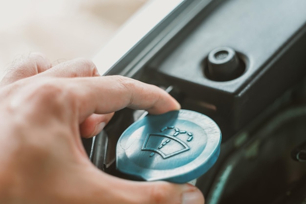 Serbatoio dell'acqua spray per la pulizia del tergicristallo dell'auto tappo di bottiglia nero con trasparente e comunicativo