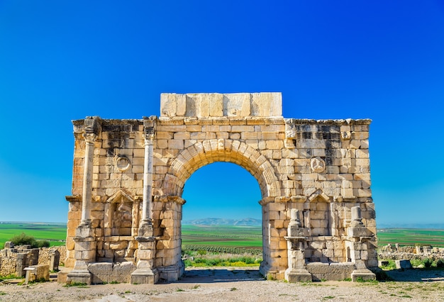 모로코의 세계 문화 유산 인 Volubilis의 Caracalla Triumphal Arch