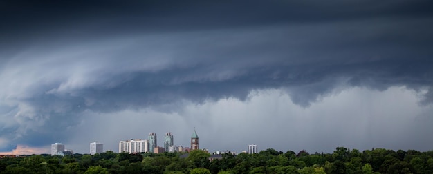 Caraïbische Tornado's en orkanen veroorzaken materiële schade en verstoring