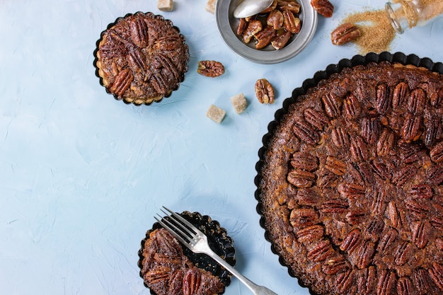 Caramel pecan pie