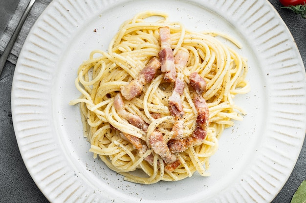 Carbonara pastaschotel. Traditionele Romeinse keuken. Italiaans eten