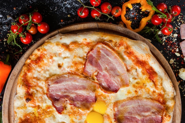 Carbonara pizza bacon eenvoudig traditioneel recept