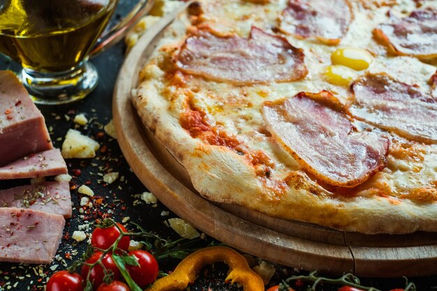 Carbonara pizza bacon simple traditional dish