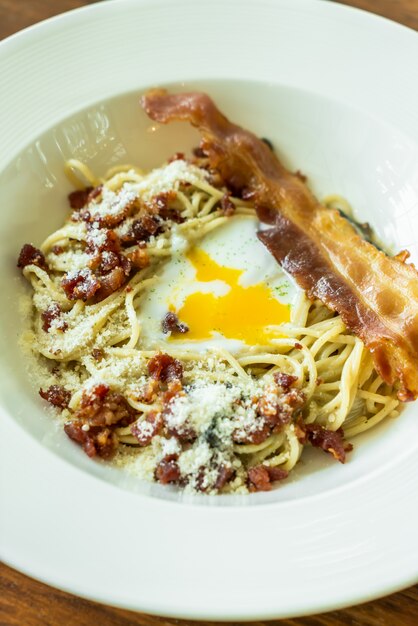 carbonara spaghetti met spek en ei