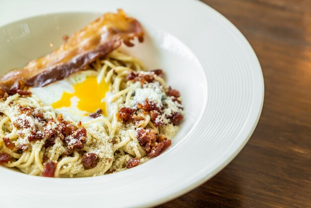 carbonara spaghetti with bacon and egg