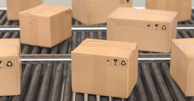 Картонные коробки на конвейерной линии, изображение концепции доставки