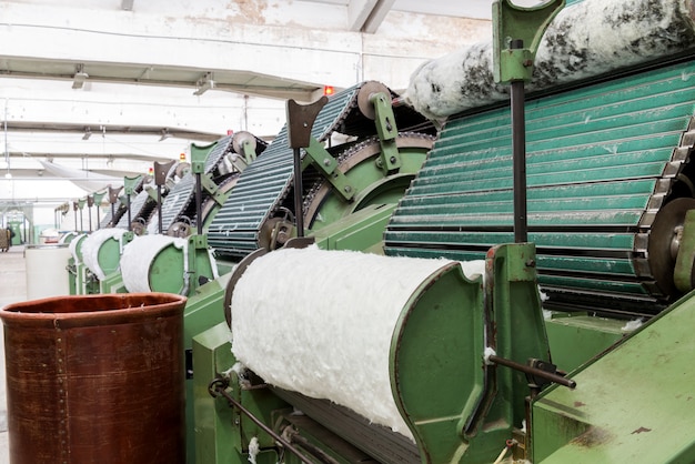 Кардочесальная машина для текстильной фабрики
