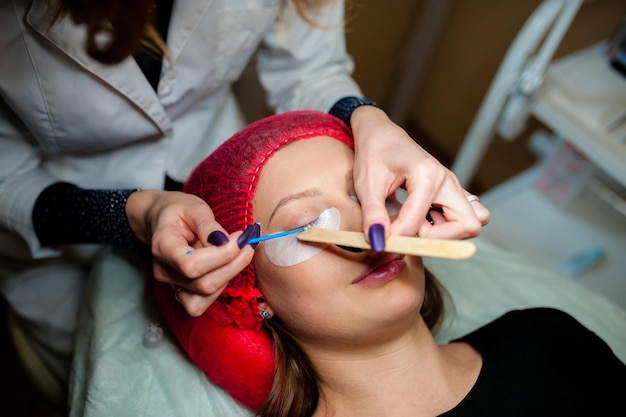 Care of eyelashes in the beauty salon