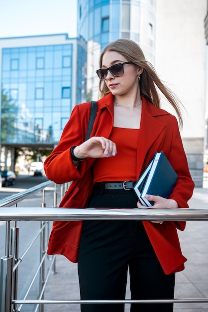 Photo career motivated successful woman business professional stands proud and confident in the center of the financial building portrait of a woman business lady