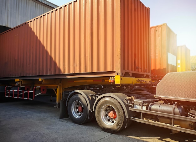 Photo cargo container trailer parked loading dock at distribution warehouse shipping trucks logistics