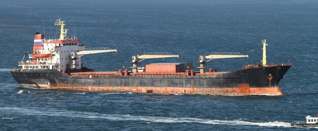 Photo cargo ship