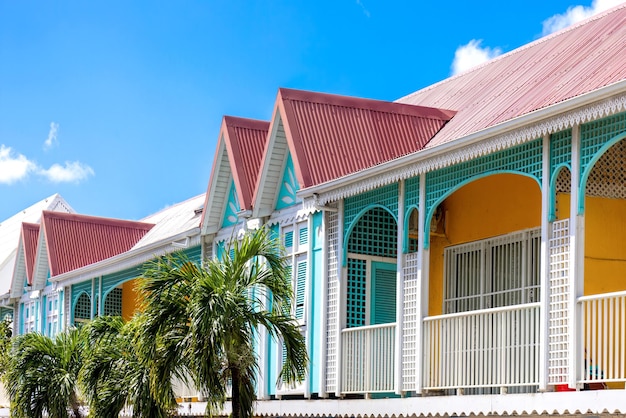 Каникулы круиза по Карибскому морю Колониальные живописные красочные улицы Мариго в Сен-Мартене