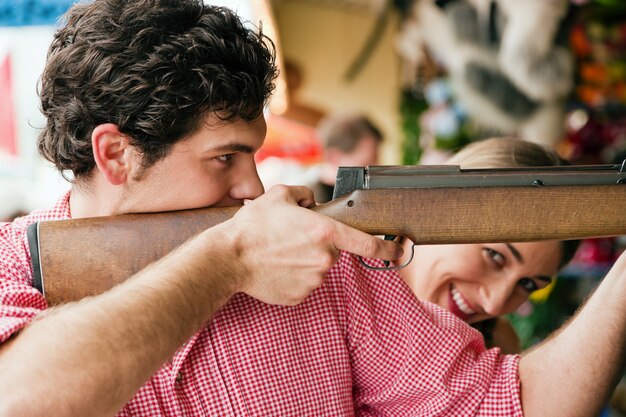 Photo carnival couple, shooting gallery