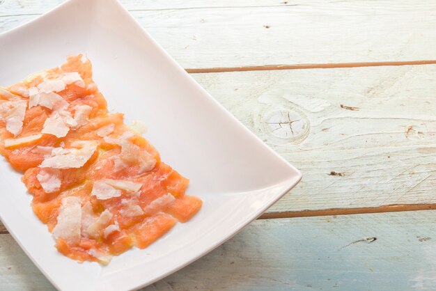 Carpaccio salmon with cheese