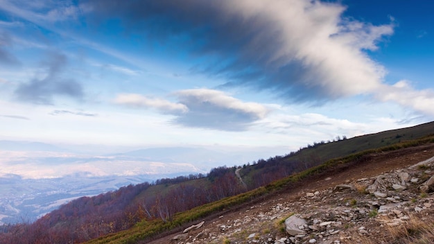 Карпаты Пилипец Украина Горное облако пейзаж вид сверху Timelapse горного хребта МагураДжиде в Карпатах с воздуха Гора Гемба Шипит Карпат