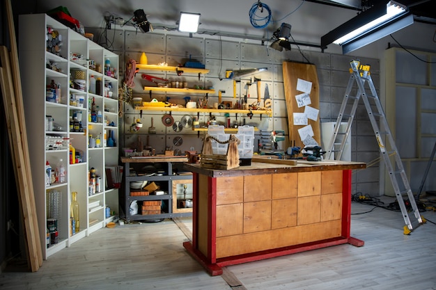 Photo carpentry workshop equipped with the necessary tools