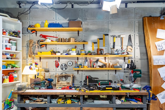 Photo carpentry workshop equipped with the necessary tools