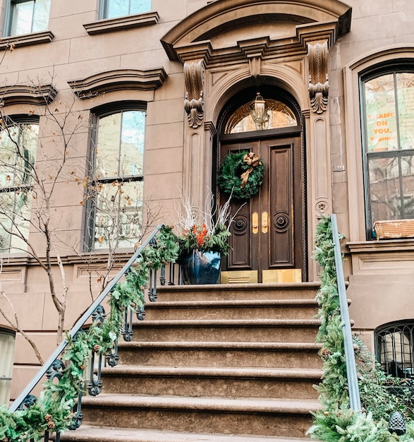 Premium Photo Carrie bradshaw apartment from sex and the city in new york at christmas