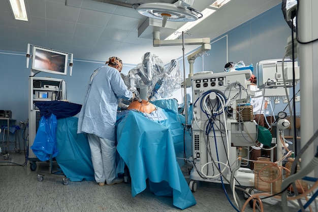 Carrying out an operation using a robot a robot surgeon with manipulators a modern operating room su