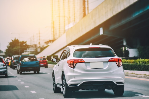 Photo cars driving on highway