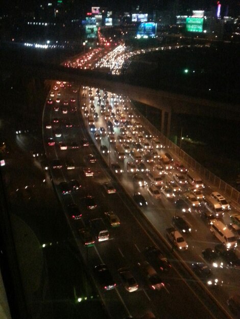 Photo cars moving on road at night